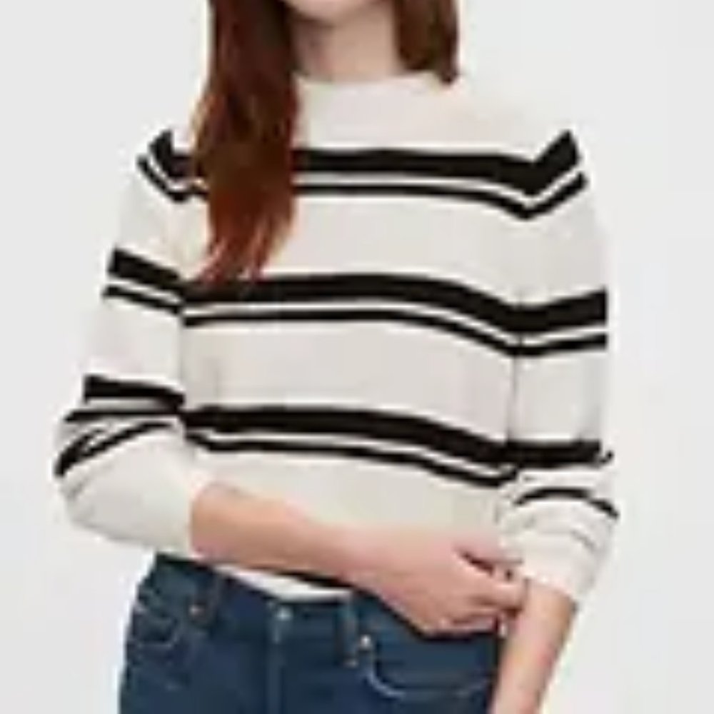GAP Cropped Mockneck striped sweater size Medium